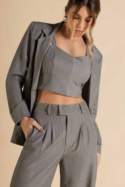 CALÇA FEMININA ALFAIATARIA EM RISCA DE GIZ