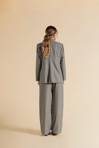 CALÇA FEMININA ALFAIATARIA EM RISCA DE GIZ