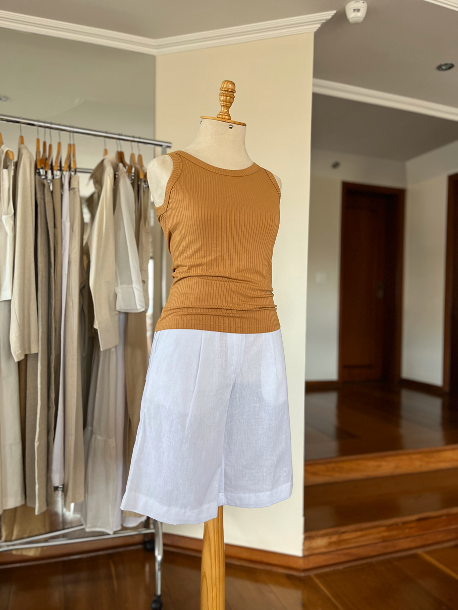 REGATA CANELADA COM DECOTE ARREDONDADO